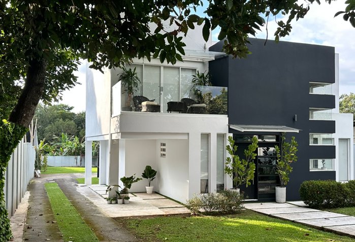 VENTA DE CASA MODERNA, ALAJUELA, OROTINA CENTRO en Orotina, Alajuela — $495,000
