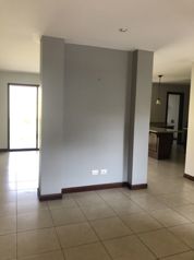 ALQUILO CASA EN CONDOMINIO SAN JOAQUIN DE FLORES en San Joaquín, Flores, Heredia — $1,800 - Foto 2 de 13
