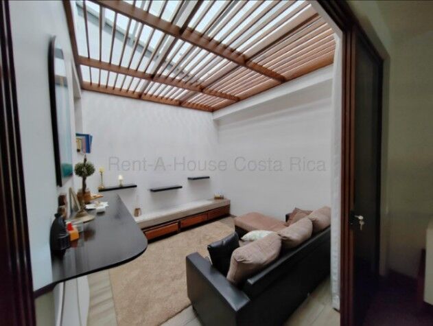 Venta de Casa en Montes de Oca-San Pedro.  in San Pedro, Montes De Oca, San José — $575,000