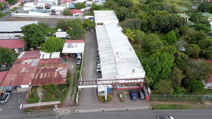 Venta de plaza comercial con 10 locales arrendados en La Guácima #26-2206 GS en Alajuela — $1,400,000 - Foto 3 de 4