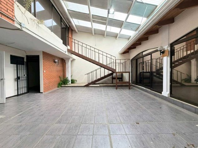 CASA ESQUINERA EN ROHRMOSER CON USO DE SUELO MIXTO. in Pavas, San José — ₡ 325 000 000 - Photo 3 of 44