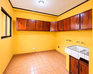 🏡 Se vende o alquila “Amplia casa en San Ramon de Tres Ríos en San Ramón, La Unión, Cartago — 97 000 000 ₡ - Foto 5 de 6