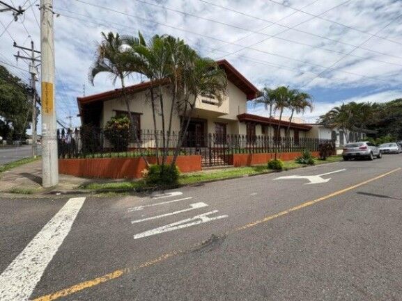 Alquiler de Cómoda Oficina en Alajuela / Mls. 26-747 OFC JB in Alajuela — $3,000