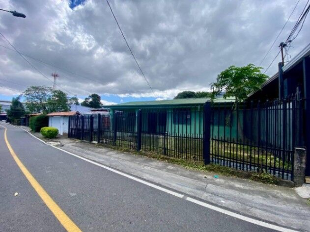 CASA EN VENTA EN SAN JOSE ESCAZÙ in Escazú, San José — ₡ 145 000 000