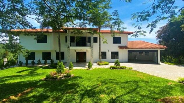 Casa de lujo en Río Grande de Atenas –Alajuela-Costa Rica en Atenas, Alajuela — $1,250,000