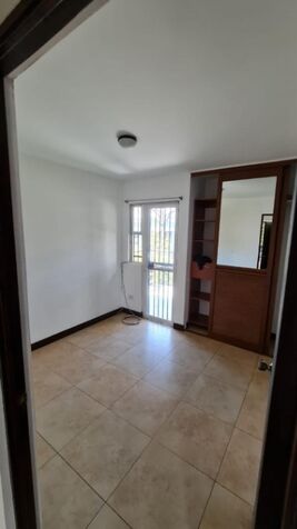 Apartamento en condominio Condis detrás del mall multicentro. en Desamparados, San José — ₡ 49 500 000
