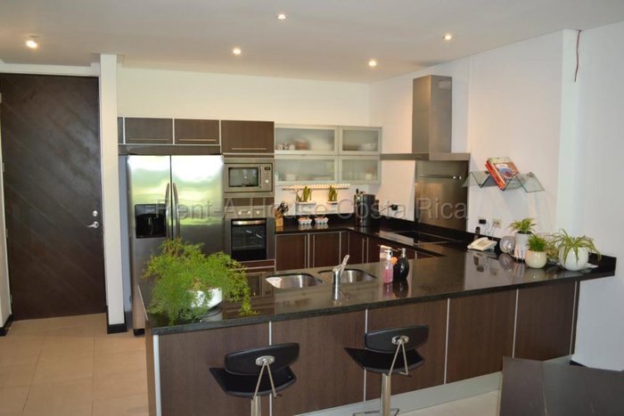 Alquiler de Apartamento en Santa Ana. RAH 26-2123 in Santa Ana, San José — $1,900