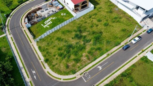 Se vende lote en San Isidro Heredia 26-2241 en San Isidro, Heredia — ₡ 64 000 000