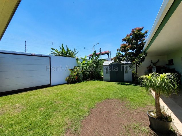 Casa en venta en Santo Domingo de Heredia  |  1 planta con jardín en Santo Domingo, Santa Bárbara, Heredia — ₡ 145 000 000