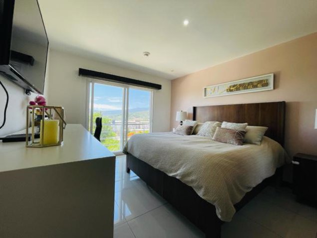 Apartamento en Venta en Condominio Tempo in Santa Ana, San José — $210,000