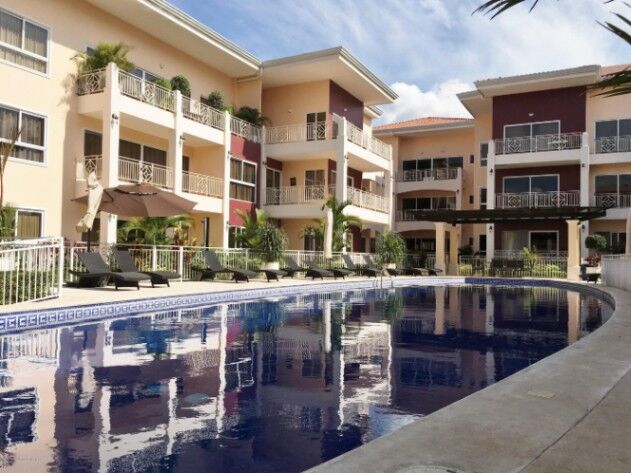 Venta de Practico Apartamento en Escazú / OFC en San Rafael, Escazú, San José — $290,000