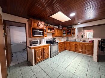 Venta de OPORTUNIDAD... Casa en San Pedro de Barva con Lote de 1061m2  in San Pedro, Barva, Heredia — 133 400 000 ₡ - Photo 5 of 10