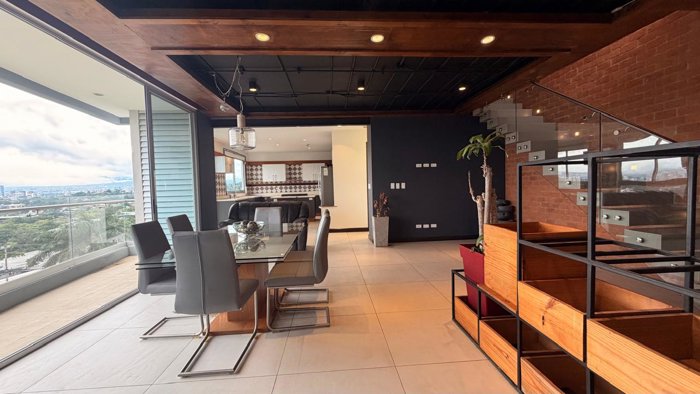 SE ALQUILA PENTHOUSE EN CONDOMINIO EN ESCAZU en San Rafael, Escazú, San José — $3,200 - Foto 1 de 48