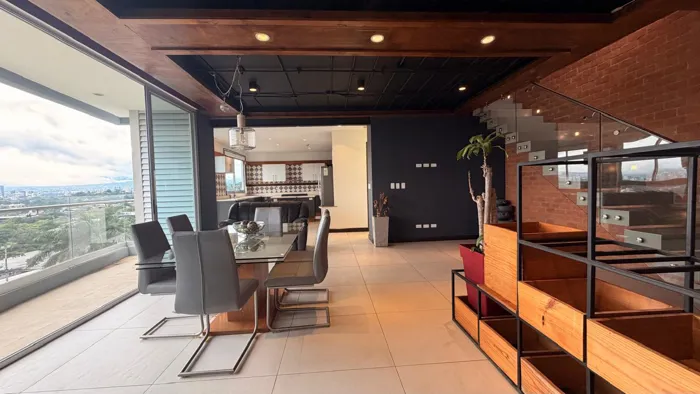 SE ALQUILA PENTHOUSE EN CONDOMINIO EN ESCAZU en San Rafael, Escazú, San José — $3,200