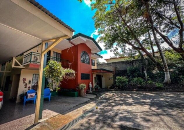 Casa junto al cristo  in Colón, Mora, San José — $976,800