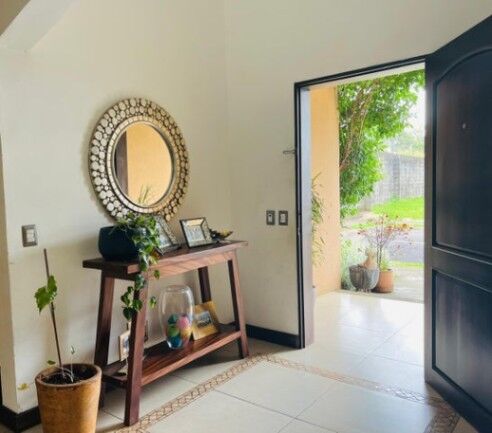 Venta de Casa en San Joaquín-Flores de Heredia. RAH 25-473 in San Joaquín, Flores, Heredia — $400,000