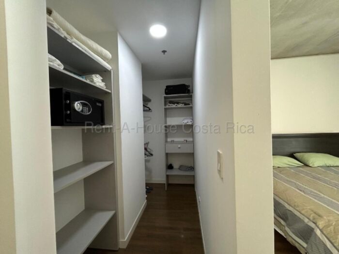 Se vende apartamento en Escazú Centro 26-1738 in Escazú, San José — $360,000