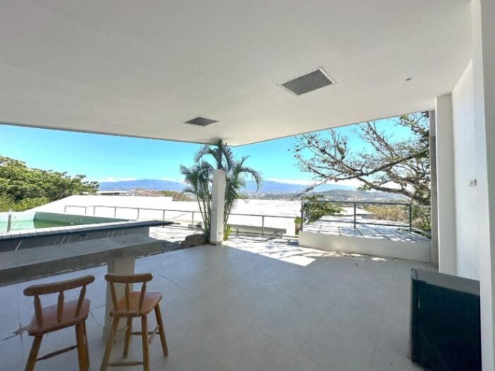 Arquitectura, Naturaleza y Exclusividad: Mansión con Piscina en Lote de 1.500 m² in Piedades, Santa Ana, San José — $555,000 - Photo 3 of 11