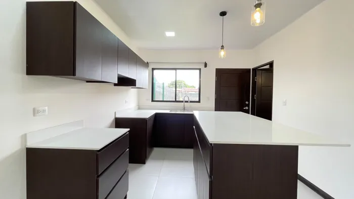 Modern Home for Sale or Rent in Condominio Corteza – Grecia, Alajuela en Puente De Piedra, Grecia, Alajuela — ₡ 450 000 - Foto 3 de 9
