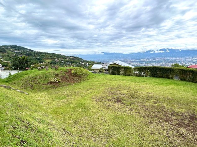 Lote en Escazú. Espectaculares vistas. San Antonio 1300 m2 en San Antonio, Escazú, San José — $265,000 - Foto 1 de 18