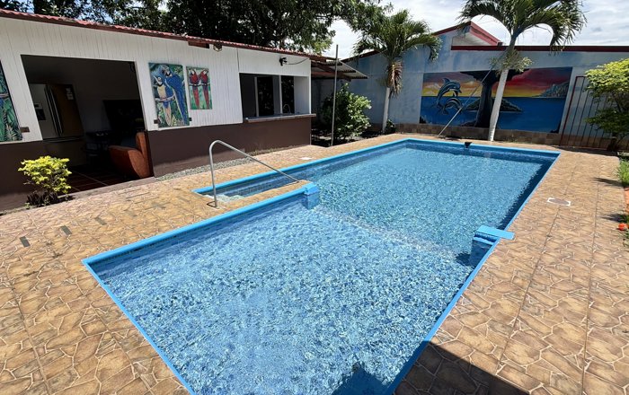Hermosa casa con piscina en Atenas en Atenas, Alajuela — $350,000 - Foto 3 de 15