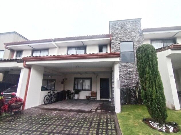 CASA EN ALQUILER SANTO DOMINGO DE HEREDIA en Santo Tomás, Santo Domingo, Heredia — $1,700