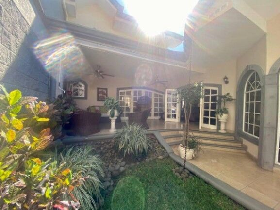 MLS-25-562 LS VENTA HERMOSA CASA ROHRMOSER SAN JOSE CONTACTENOS AL # 86127562 en Pavas, San José — $600,000