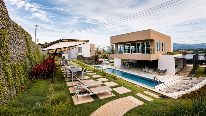 Casa en Alquiler con Terraza Panorámica en Source Living en Escazú, San José — $2,700