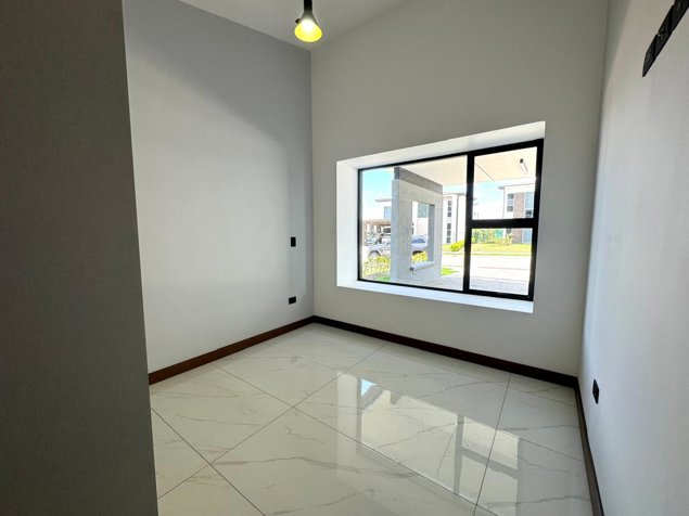 Alquiler de Casa en Condominio / La Guacima de Alajuela en San Isidro, Alajuela — $2,750 - Foto 3 de 20