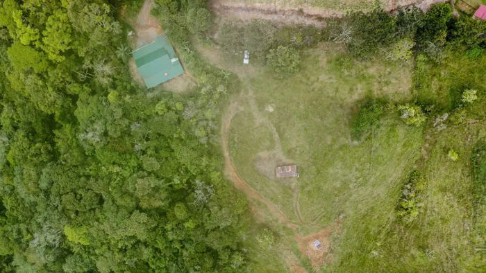 Finca de 22 Hectáreas con Vista al Mar, Quebradas y Casa Nueva en Río Nuevo, Perez Zeledon en Río Nuevo, Pérez Zeledón, San José — $299,999 - Foto 2 de 16