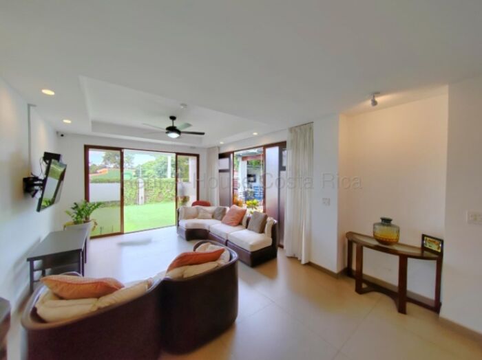 Venta de hermosa casa de 4 habitaciones ubicada en San Pedro Montes de Oca 27-71 in San Pedro, Montes De Oca, San José — $575,000