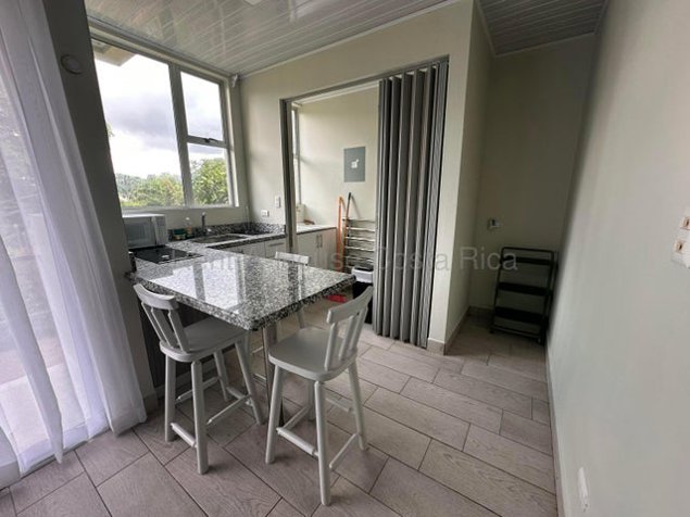 Alquiler de hermoso Loft Amueblado y Equipado con Menaje en Mora-Colón. RAH 27-819 en Colón, Mora, San José — $800 - Foto 3 de 10