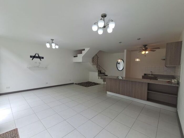 Alquiler de Casa en Santo Domingo, Heredia. RAH 26-851 en San Miguel, Santo Domingo, Heredia — $1,700