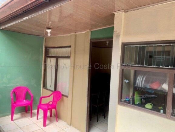 Hermosa casa con departamento en venta-Paraiso,Cartago. in Llanos de Santa Lucía, Paraíso, Cartago — ₡ 55 000 000