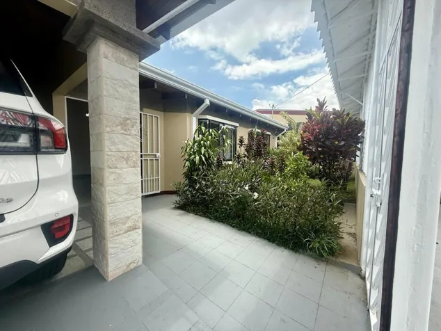 CASA EN VENTA EN MERCEDES HEREDIA in Mercedes, Heredia — $320,000 - Photo 2 of 13