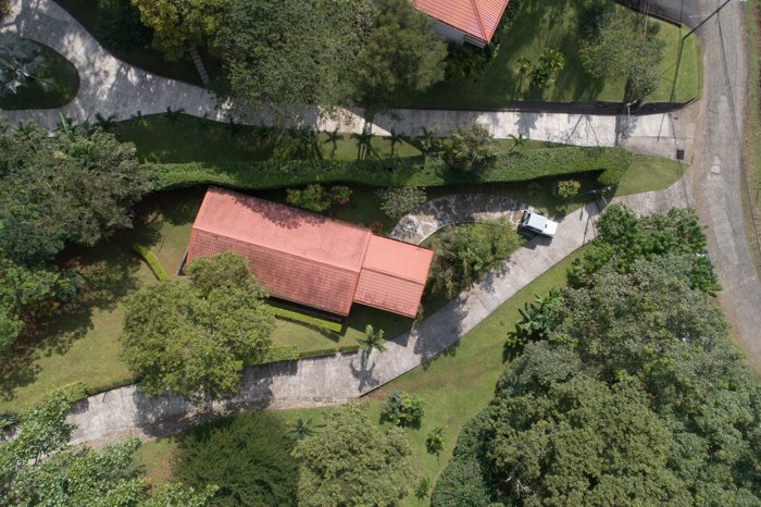 Propiedad de 3 viviendas con 2 entradas independientes con ingresos en Atenas, Alajuela — $1,689,000 - Foto 3 de 35