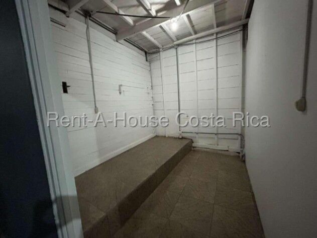 Propiedad mixta ideal para bodega o desarrollo en zona de alto crecimiento 26-1452 GS in Merced, San José — $680,000