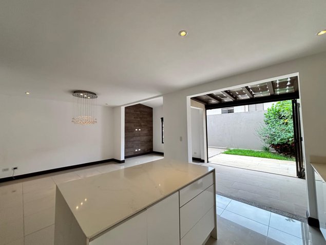 ¡REBAJO DE OPORTUNIDAD EN PARQUES DEL SOL! en Santa Ana, San José — $245,000 - Foto 2 de 15