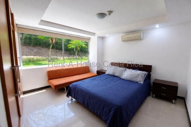 Apartamento en alquiler en Guachipelín con amenidades y ubicación estratégica #26-1901 GS in Pozos, Santa Ana, San José — $1,350