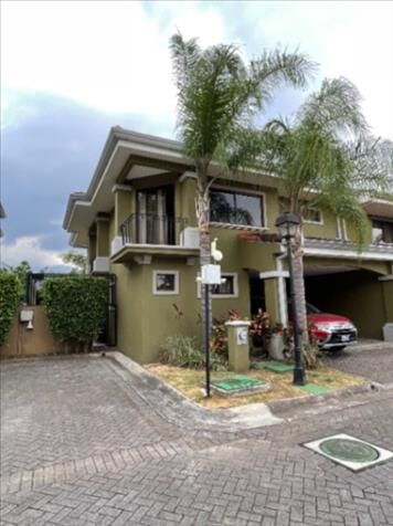 Casa en condominio Almeria in Pozos, Santa Ana, San José — $389,000