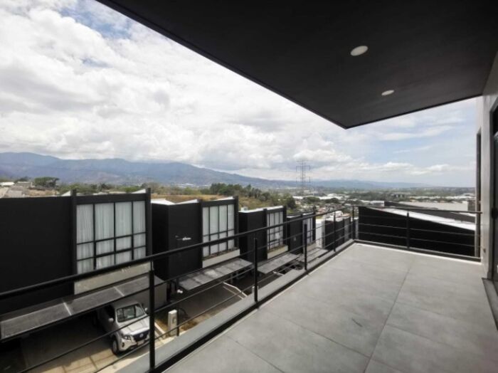 Alquiler casa NUEVA en moderno condominio. Guachipelín, Escazú. en Escazú, San José — $3,000