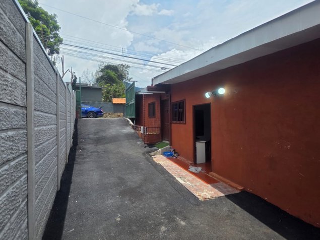 VENTA DE LOTE CON DOS APARTAMENTOS, SAN JOSE, ESCAZU en San Rafael, Escazú, San José — ₡ 106 000 000