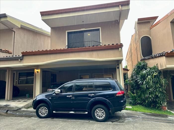 VENTA DE CASA, SAN JOSÉ, SANTA ANA CENTRO, RESIDENCIAL PRIVADO en Santa Ana, San José — $215,000