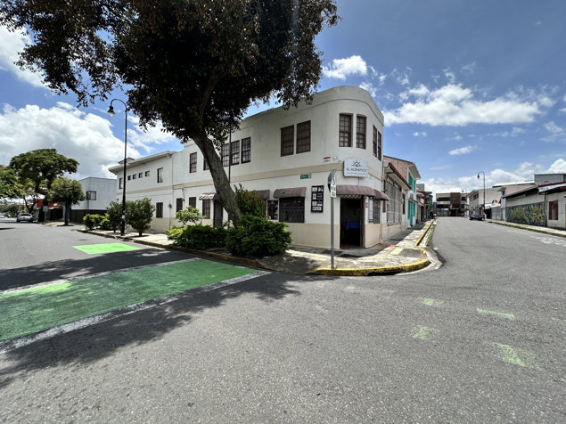 VENTA EDIFICIO DE 14 HABITACIONES Y RESTAURANTE, BARRIO LUJAN en Catedral, San José — $1,375,000 - Foto 2 de 12