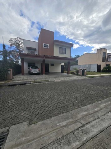 CASA EN CONDOMINIO SANTO DOMINGO SANTO TOMASHEREDIA in Santo Tomás, Santo Domingo, Heredia — ₡ 135 000 000