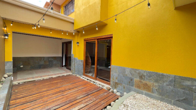 No pierda esta oportunidad de vivir en esta hermosa casa a una excelente precio. OFC/AD in Curridabat, San José — $225,000