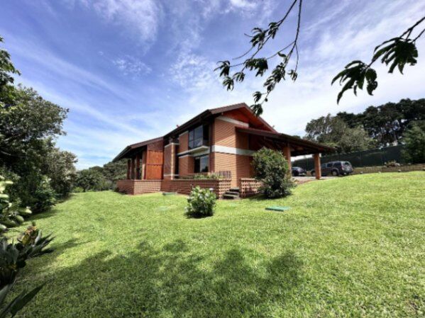 Preciosa Casa en Venta, Ubicada en San Rafael de Heredia / OFC Mls. 25-38 en Ángeles, San Rafael, Heredia — $975,000