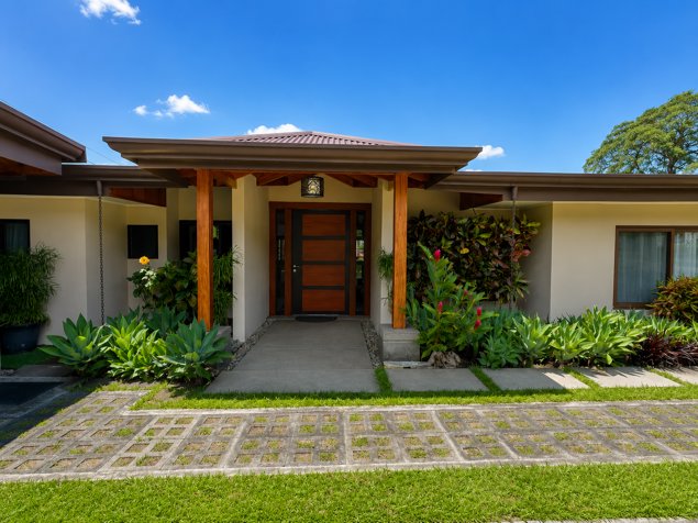 Casa de Una Planta en Venta en Piedades de Santa Ana, con Terreno in Piedades, Santa Ana, San José — $733,000 - Photo 2 of 22
