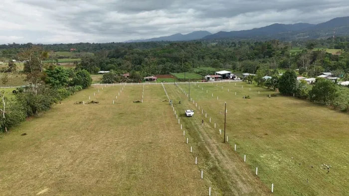 LOTE CON VISTA AL VOLCÁN 884M2 A 8KM DE LA FORTUNA en La Fortuna, San Carlos, Alajuela — ₡ 40 000 000 - Foto 2 de 3