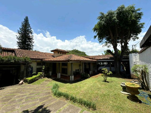 CASA NEOCOLONIAL GUACHIPELIN DE ESCAZU in San Rafael, Escazú, San José — $1,200,000